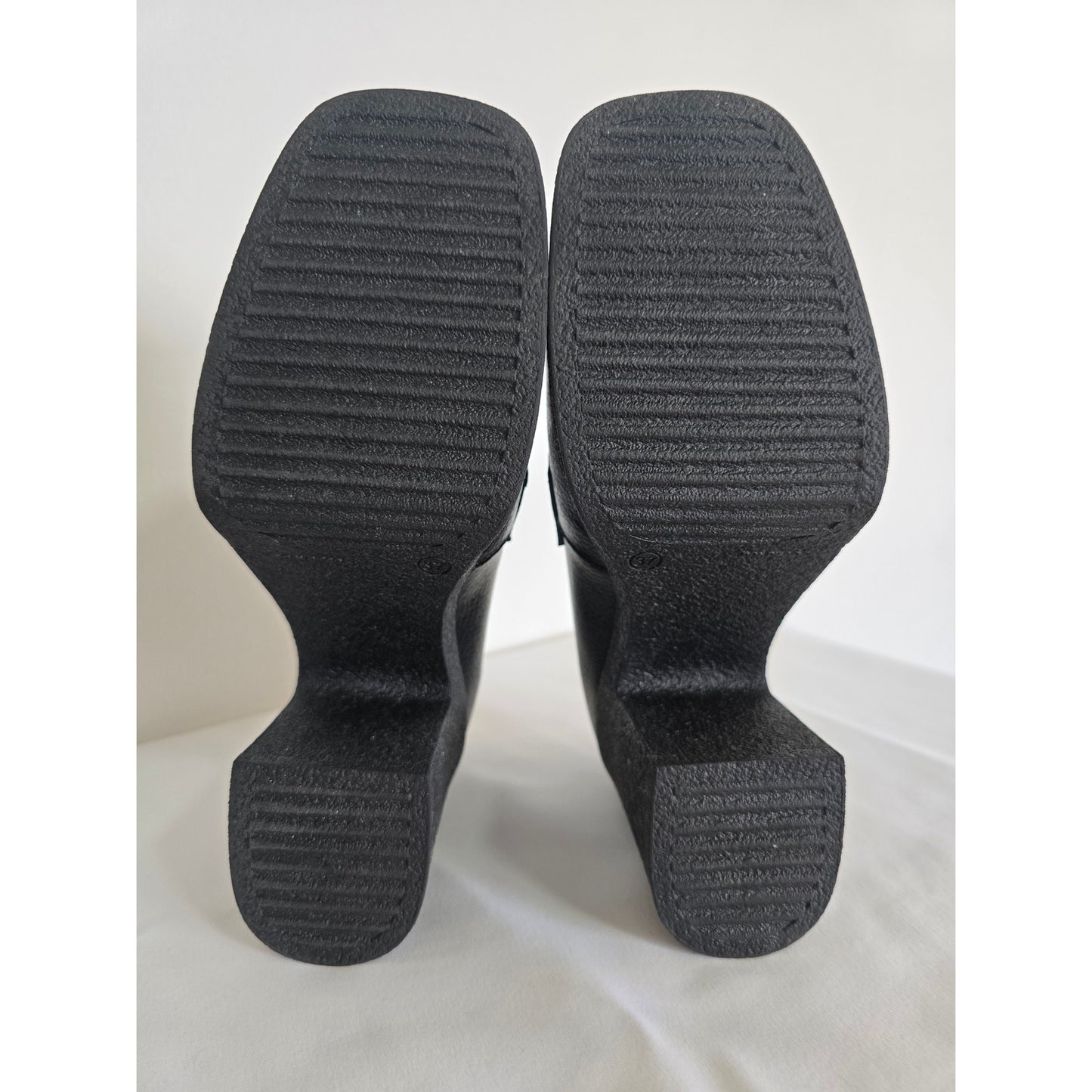 Black & White Leather Platform Loafers Heels Size 37 | 6.5